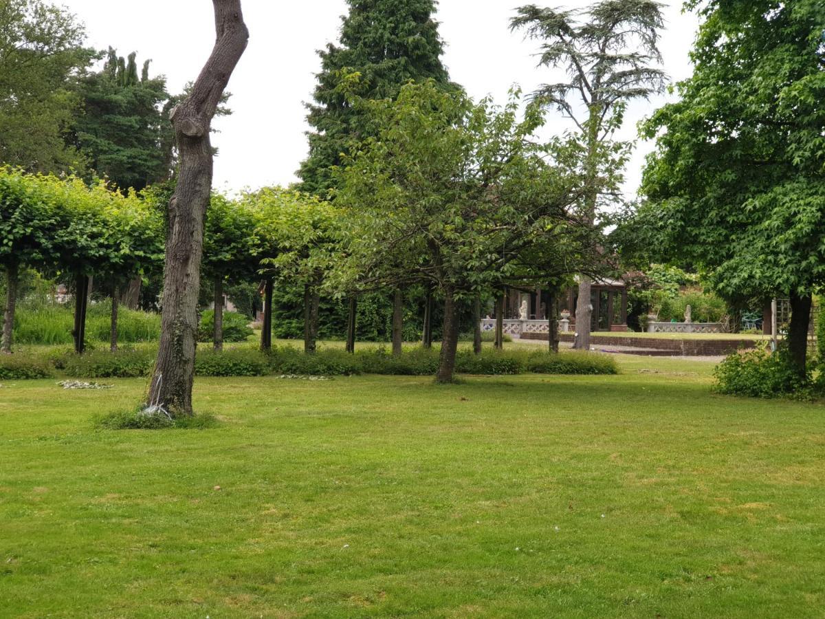 The Reading Whole Apartment With Private Lake And Gardens Kültér fotó