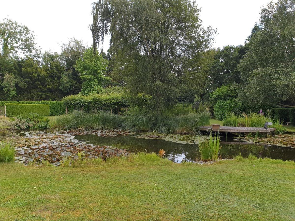 The Reading Whole Apartment With Private Lake And Gardens Kültér fotó