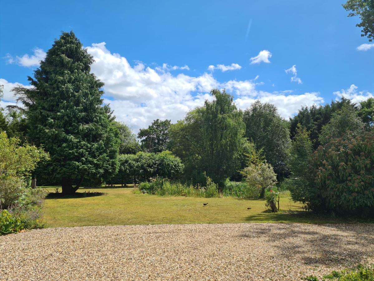 The Reading Whole Apartment With Private Lake And Gardens Kültér fotó