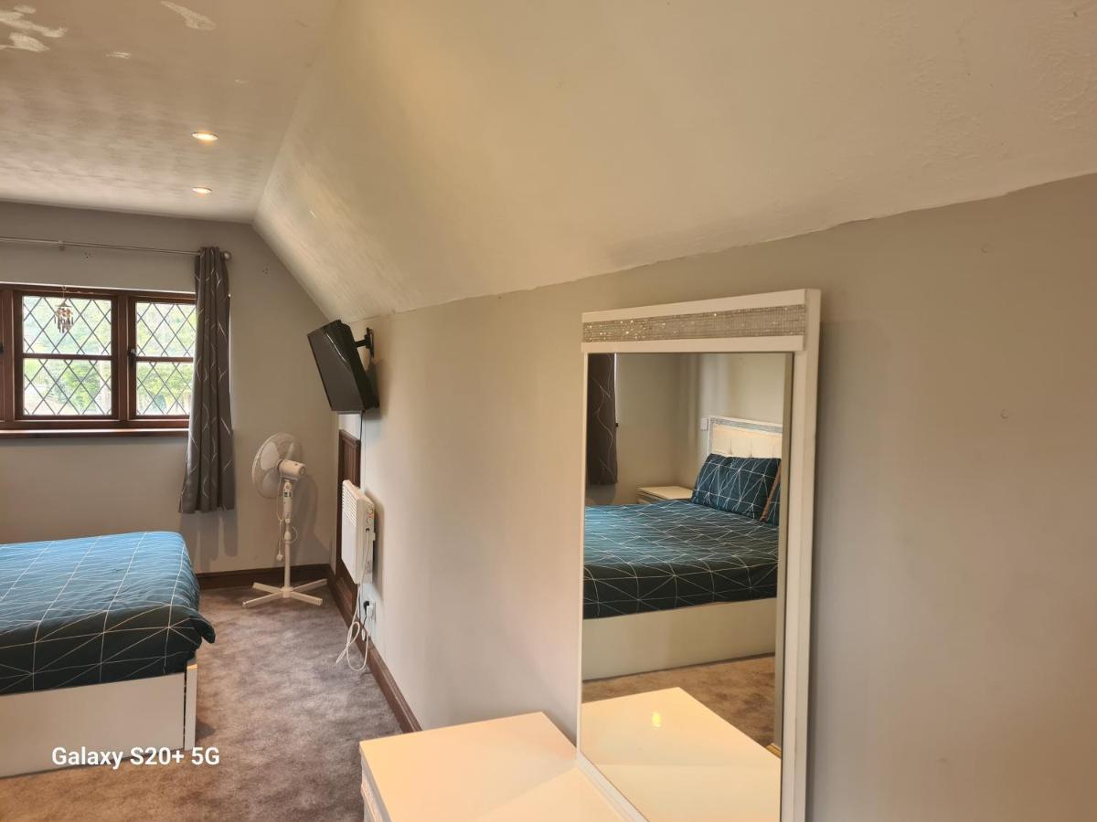 The Reading Whole Apartment With Private Lake And Gardens Kültér fotó