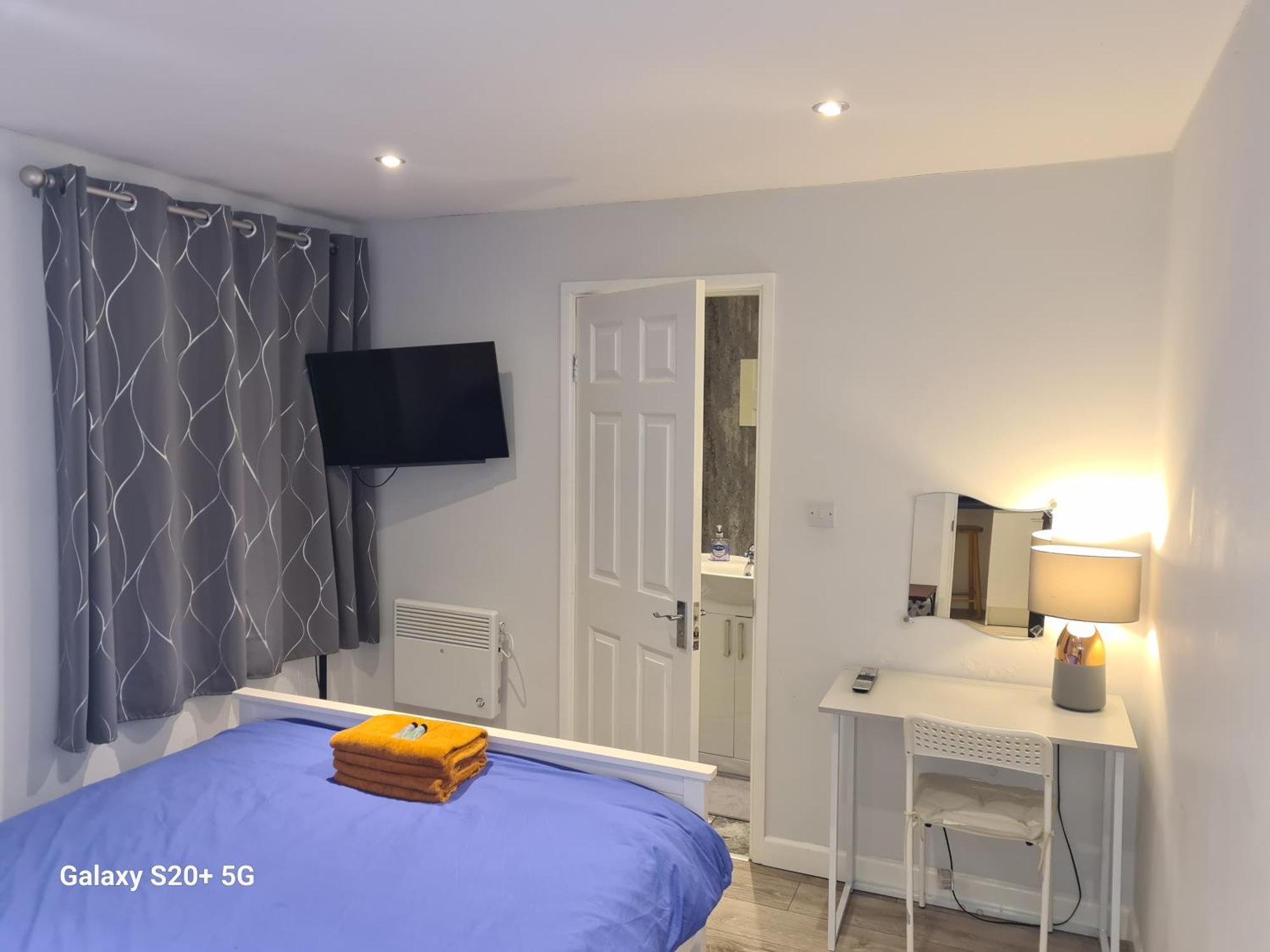 The Reading Whole Apartment With Private Lake And Gardens Kültér fotó